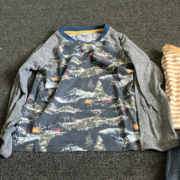 Bundle of shirts and shorts. - Picture 2 of 6